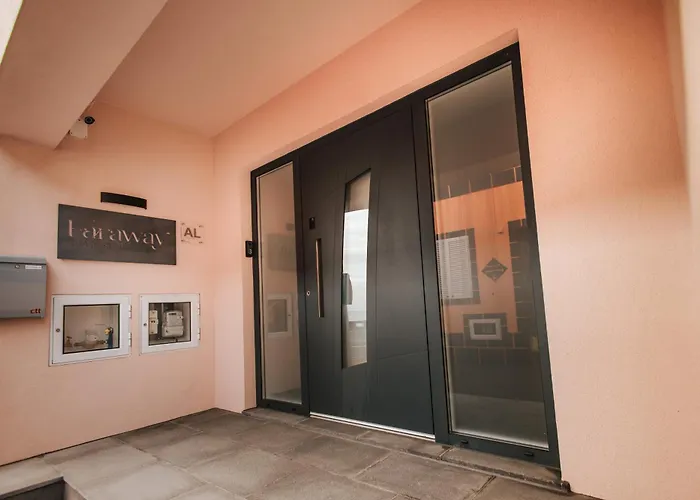 Cozy Seaside Studio Apartment C - Faraway